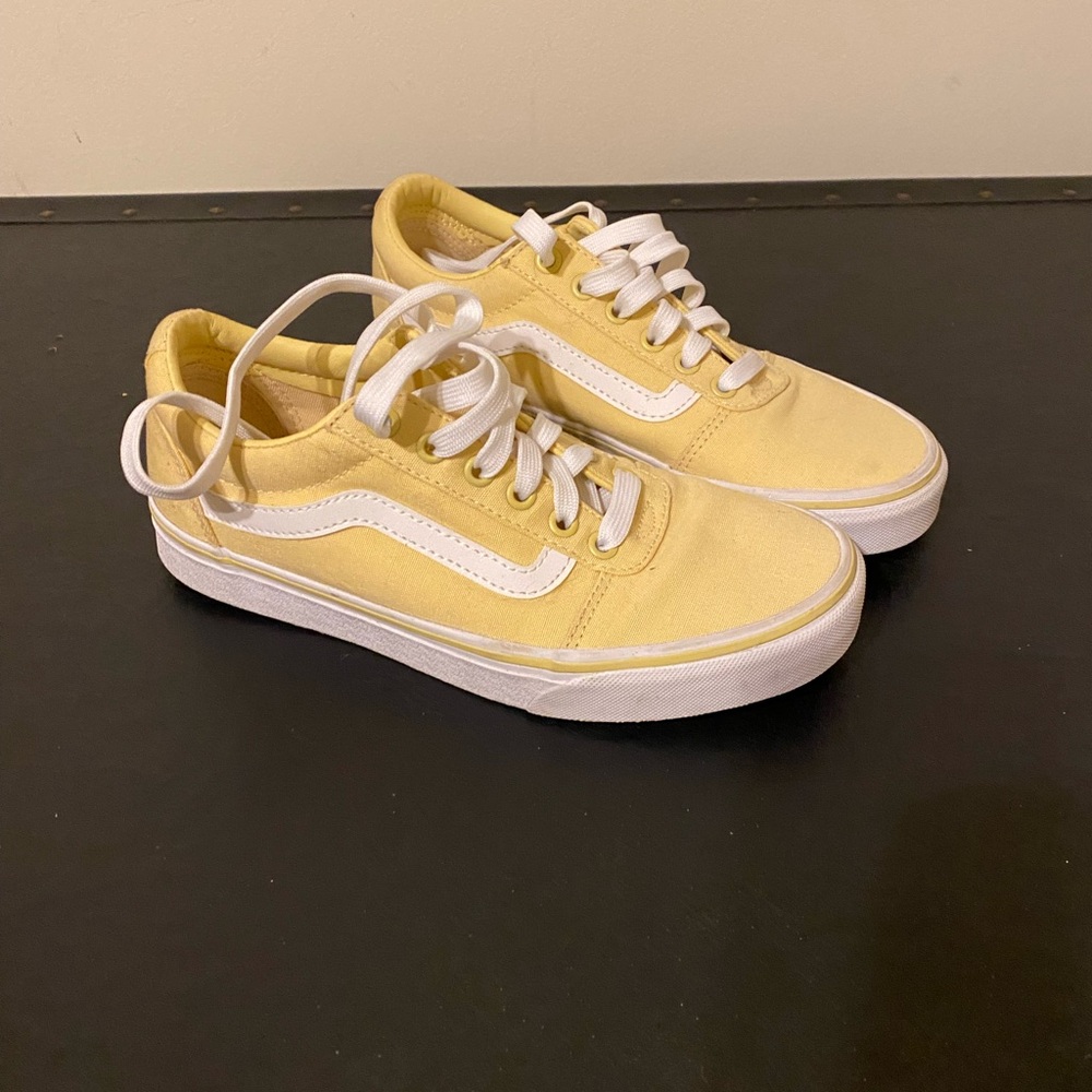 Vans Women’s Size7.5 Yellow and White Low Top Athletic Lace-up Classic Sneakers